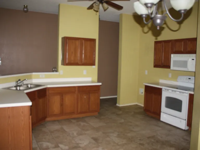 404 Pineview Ln — Photo 10