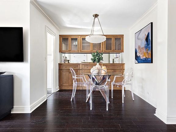 4th image of 301 E 69th St APT 18B