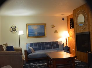 870 S Holladay Dr APT 4, Seaside, OR 97138