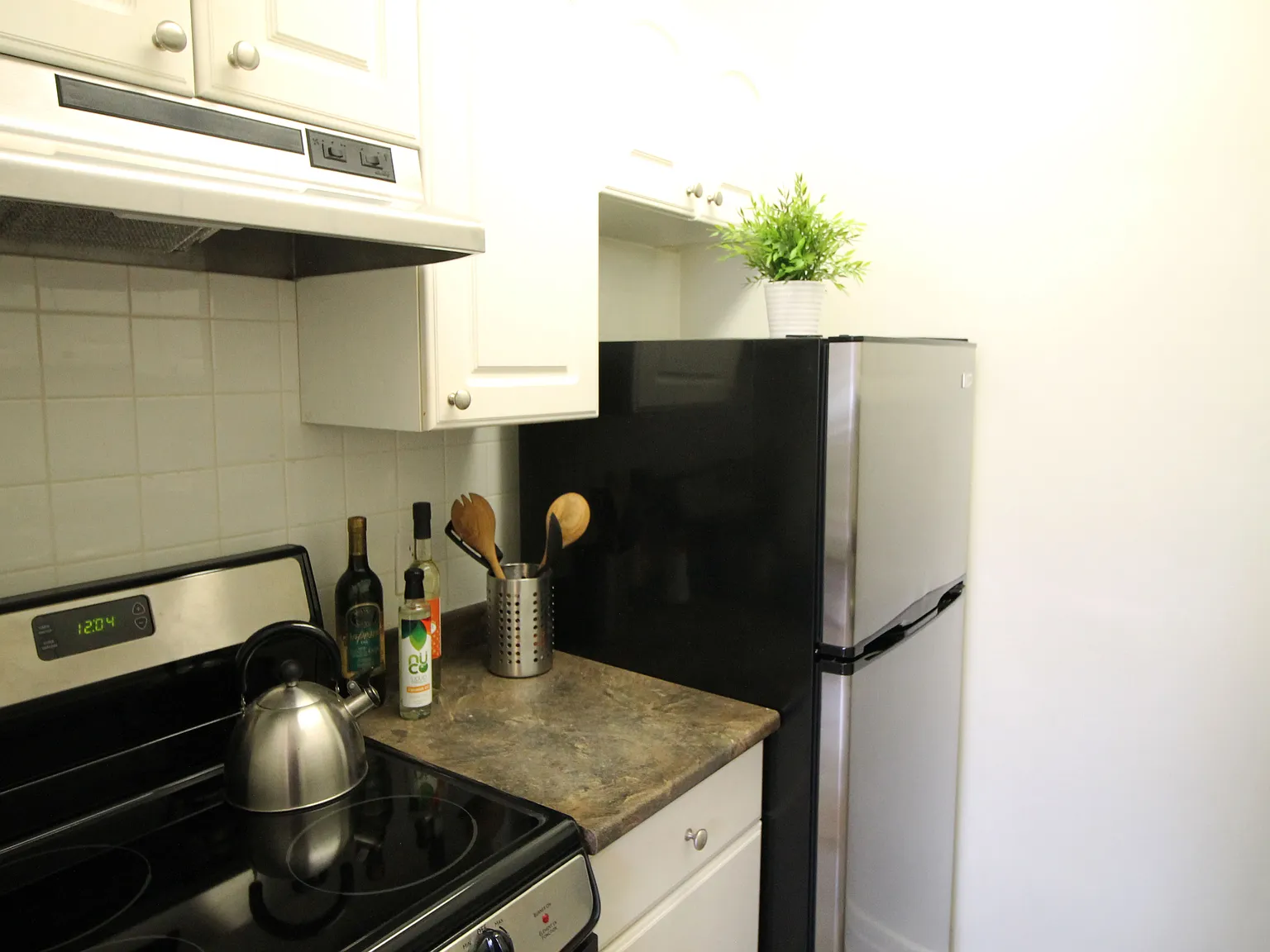 335 Metcalfe — Photo 2