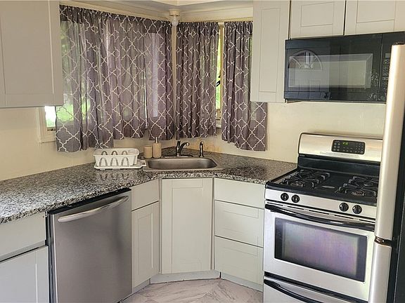 3rd image of 11032 Azalea Dr