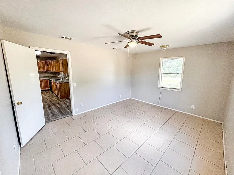 205 Cambridge Ln — Photo 11