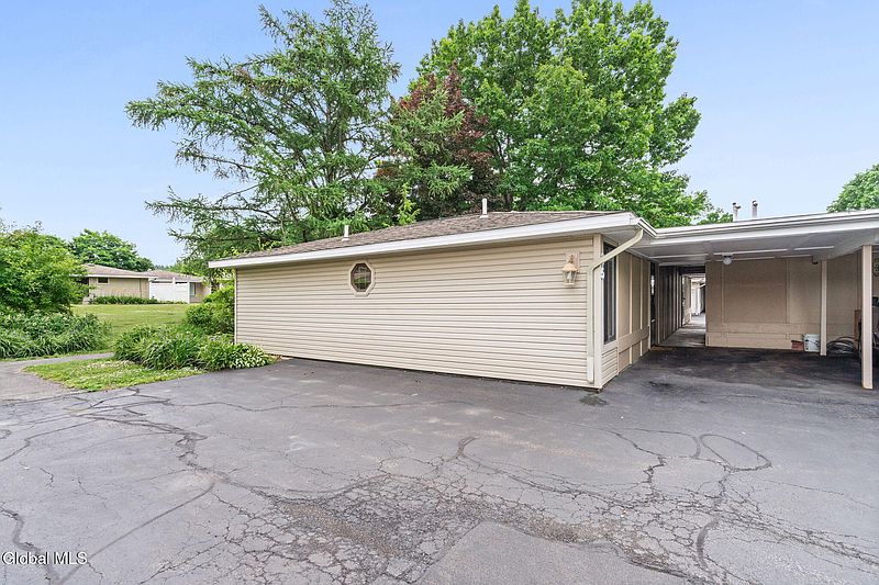 4th image of 35 Donna Lynn Drive