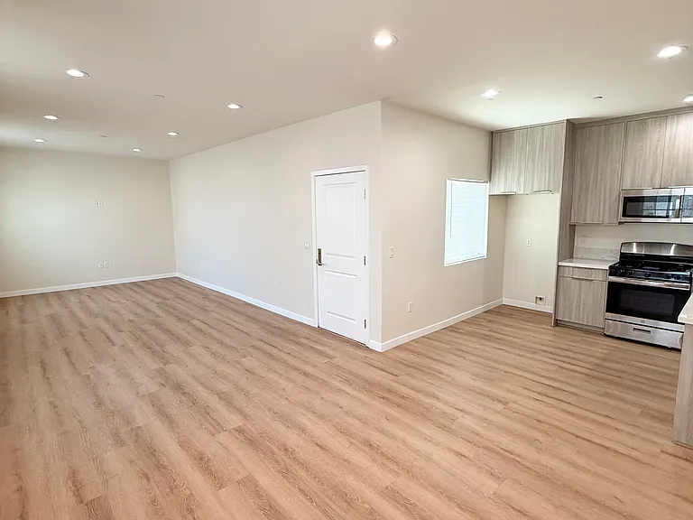 8827 Van Nuys Blvd #203 — Photo 2