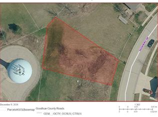 910 Snowbird Dr, Red Wing, MN 55066