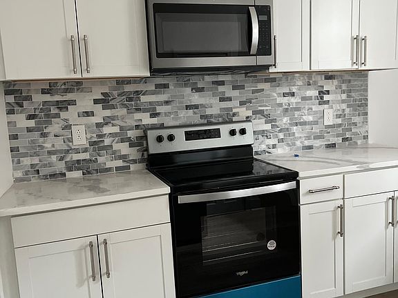 5th image of 549 N Hobart St