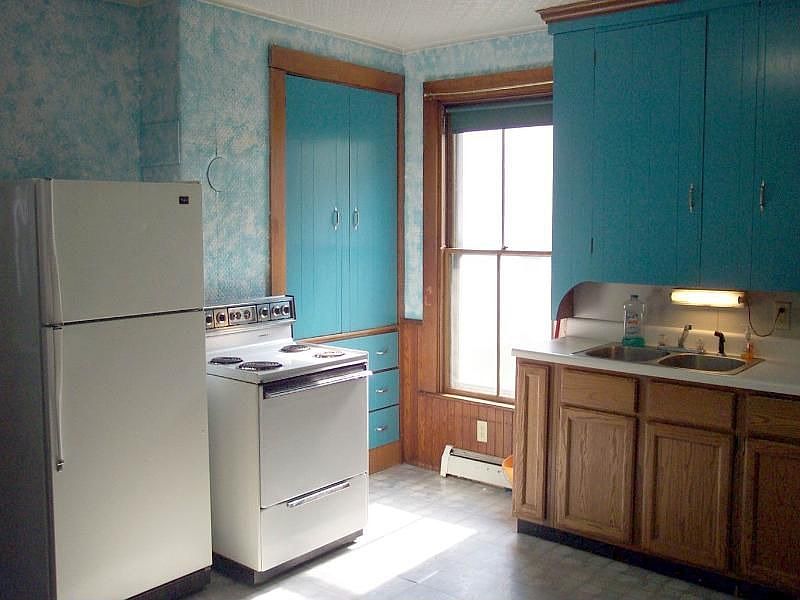 2nd image of 15 Willow St