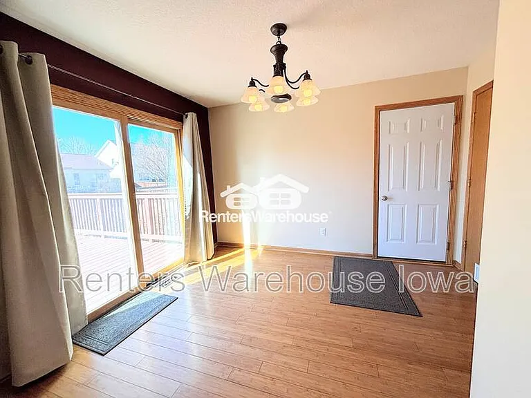 330 NE Cardinal Ln — Photo 12