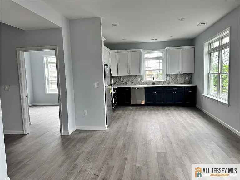 617 Lincoln Blvd #2B — Photo 3