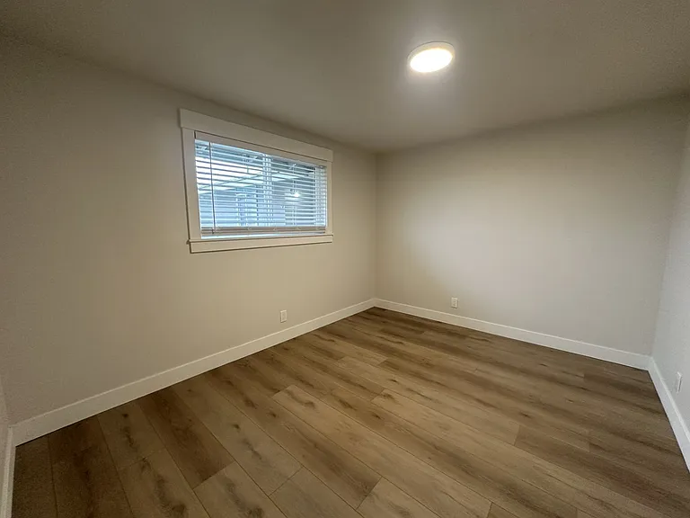 Fully Remodeled 2 Bedroom 1 Bath Units — Photo 22