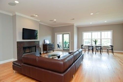 3rd image of 707 W Wrightwood Ave