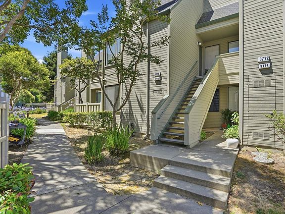 3rd image of 3778 Stoneglen N