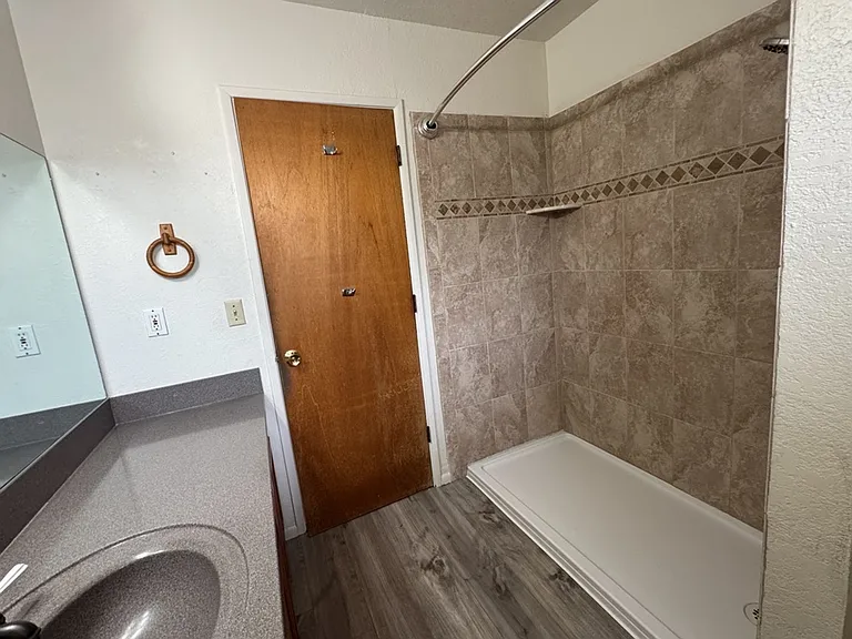 1281 N Catalina Dr — Photo 17