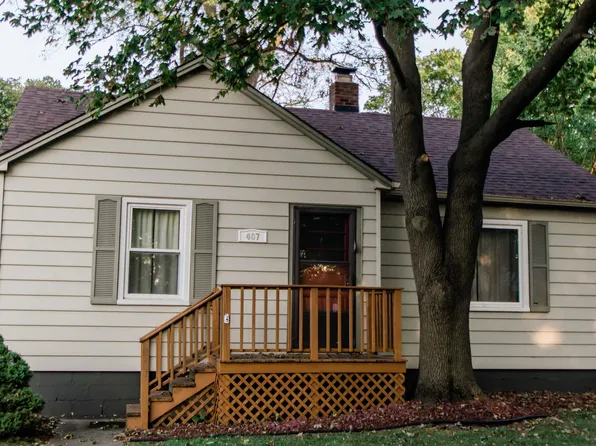 407 S Main St, Kouts, IN 46347