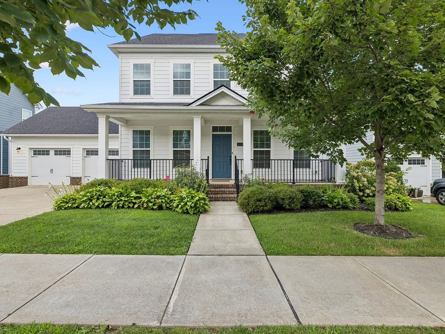 5 bed, 3.0 bath, 2748 sqft, $4,400 — Photo 1