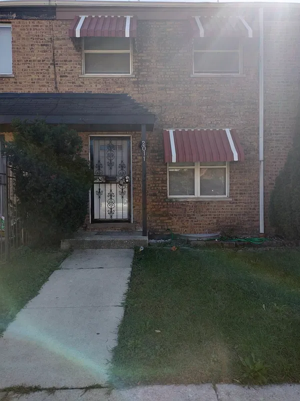 5 bed, 2.0 bath, 1745 sqft, $2,000 — Photo 1