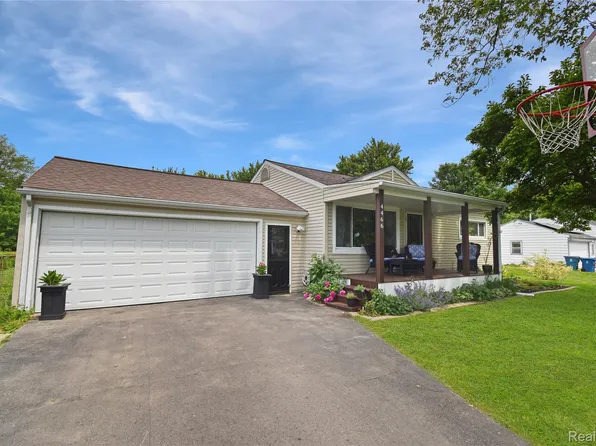 4466 Eastwood Dr, Swartz Creek, MI 48473