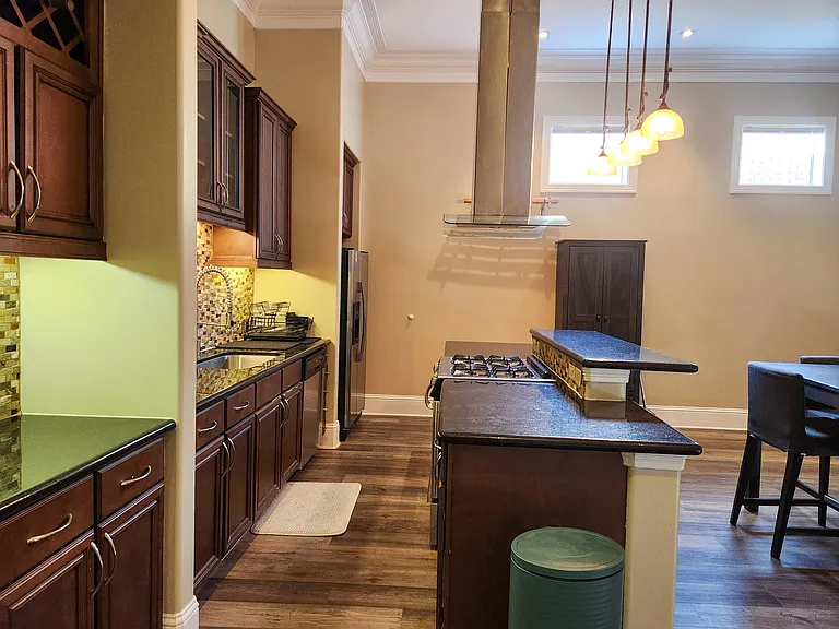 2510 Travis St #105 — Photo 9
