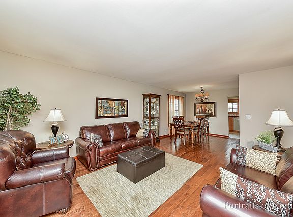 3rd image of 901 Hyde Park Ln