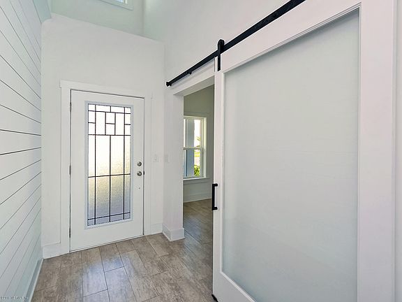 3rd image of 97395 Harbor Concourse Cir