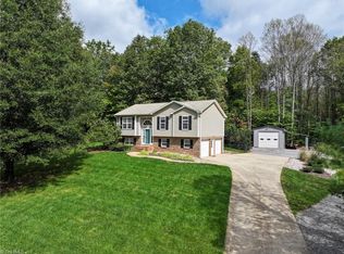 190 N Bridgewater Rd, Mount Airy, NC 27030
