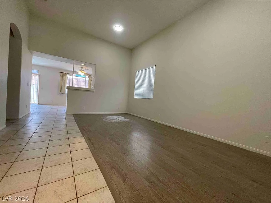 3 bed, 3.0 bath, 1890 sqft, $1,995 — Photo 4