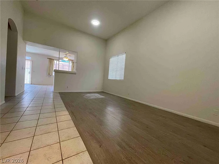 531 Curtin Ct — Photo 4
