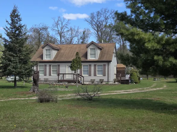 2074 E 36th St, Idlewild, MI 49642