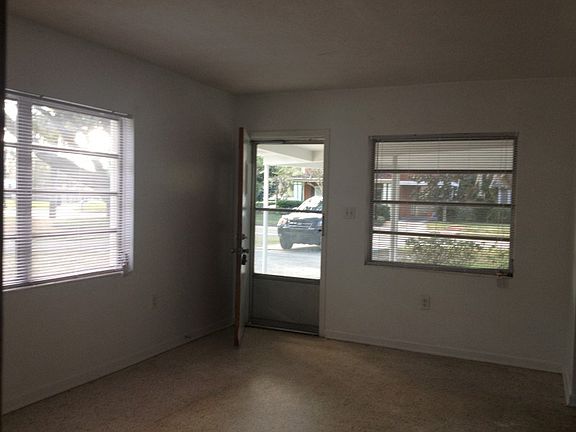 4th image of 1307 N Ferncreek Ave