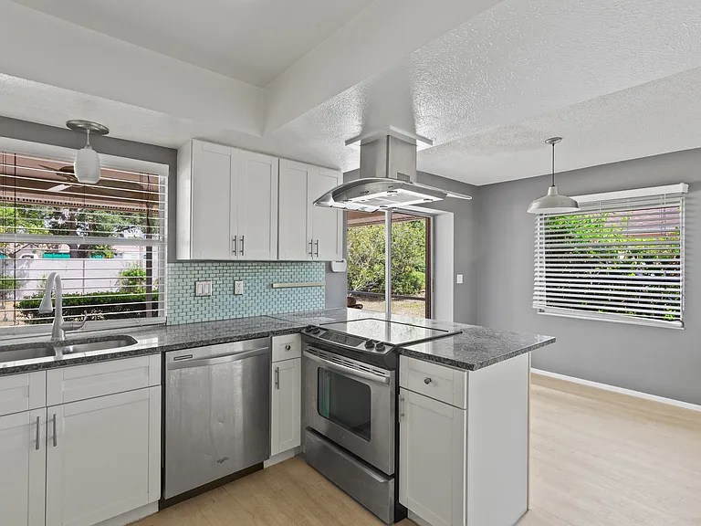 8127 Timber Lake Ln — Photo 12