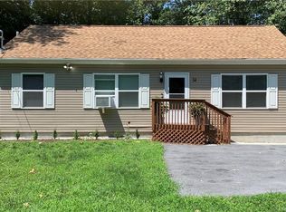 34 Red Oaks Mill Rd, Poughkeepsie, NY 12603