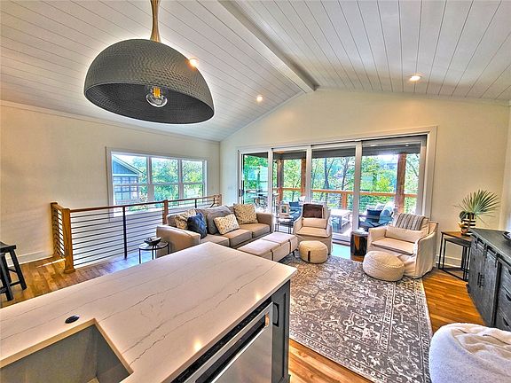 4th image of 366 Hideaway Cove Dr