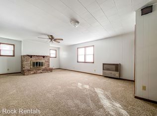 219 E 12th Ave, Hutchinson, KS 67501