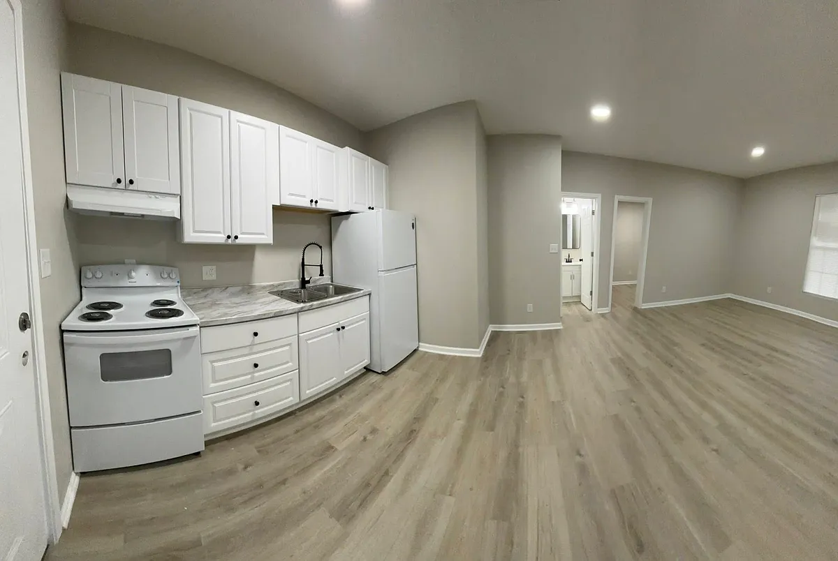 Building Photo - 2320 E 12th St #1-2-8