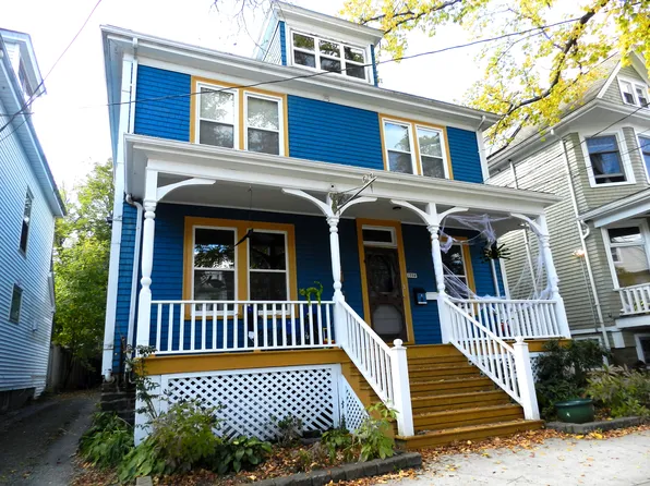 1394 Edward St #3, Halifax, NS B3H 3H6