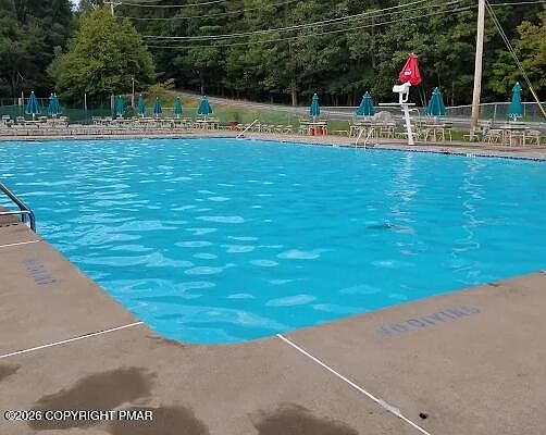 5th image of 552 W Chipmunk Rd