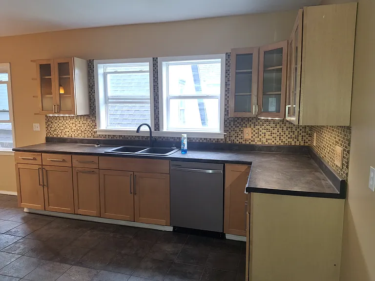 95 Sheffield Ave — Photo 6