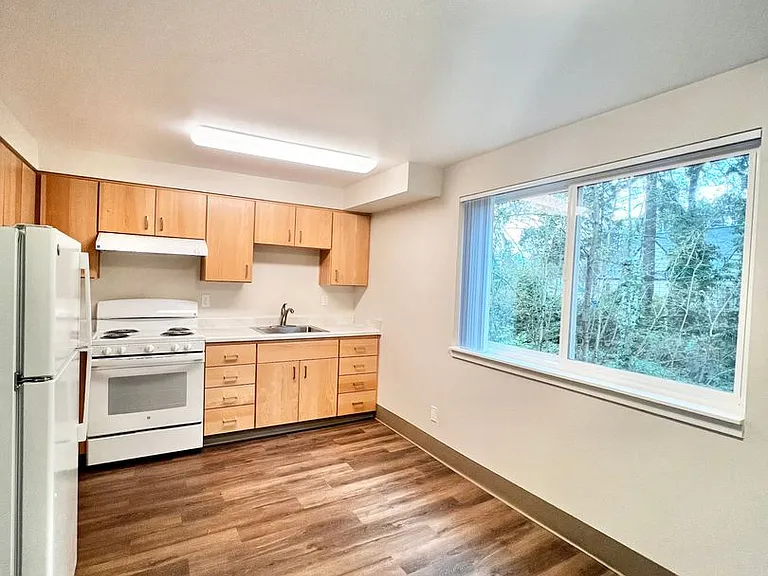 Cougar Creek Apartments — Photo 16