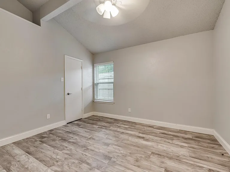 1002 Canary Ln — Photo 14