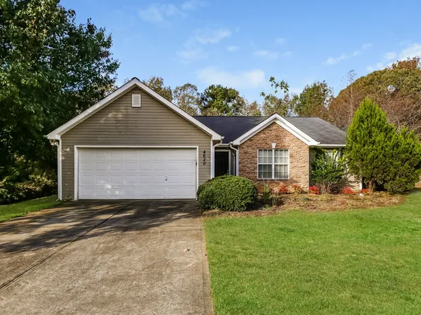 4620 Fox Forrest Dr, Flowery Branch, GA 30542