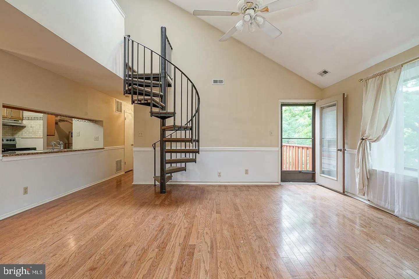 2 bed, 2.0 bath, 1324 sqft, $1,950 — Photo 4