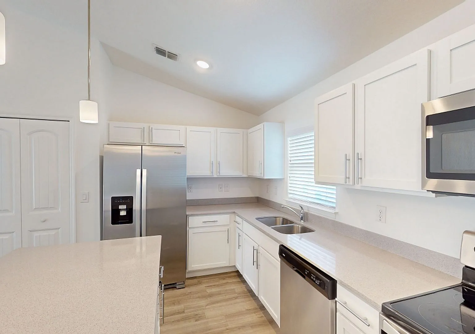 **Stunning 4/2 Home In Palm Bay — Photo 4