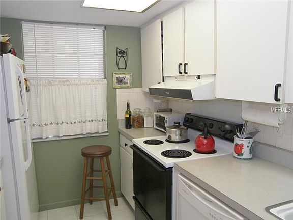 3rd image of 600 Glennes Ln APT 102