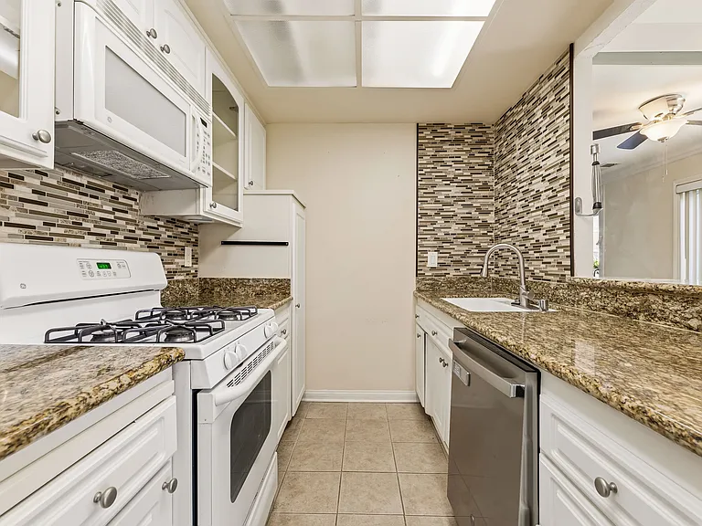 16040 Leffingwell Rd #49 — Photo 11