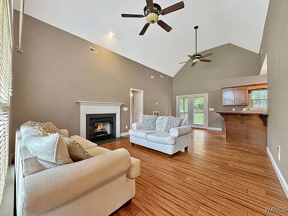 3rd image of 91 Alecia Dr