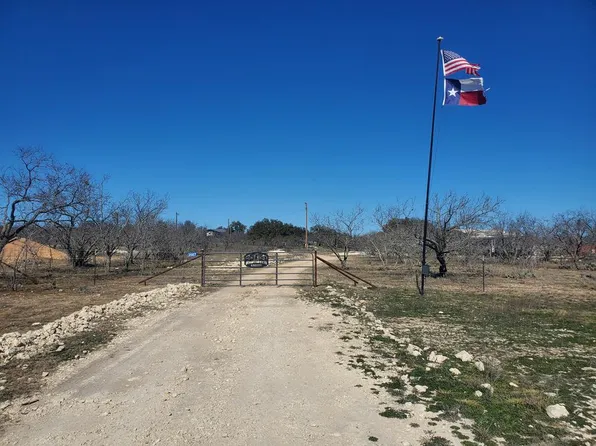 3567 Cave Wells Rd, Fort Mc Kavett, TX 76841