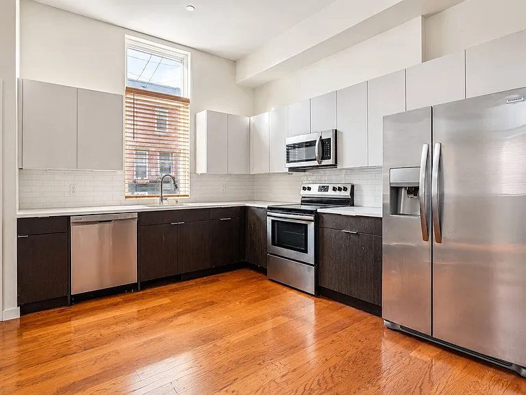 824 E Thompson St #6 — Photo 3