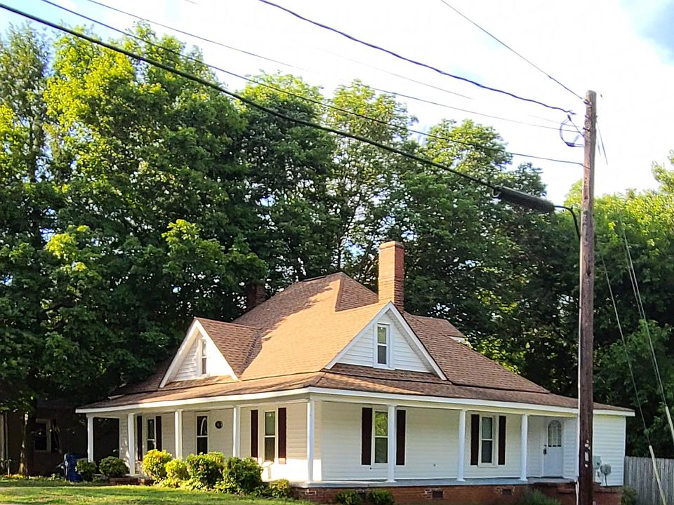 1st image of 407 Alamance St