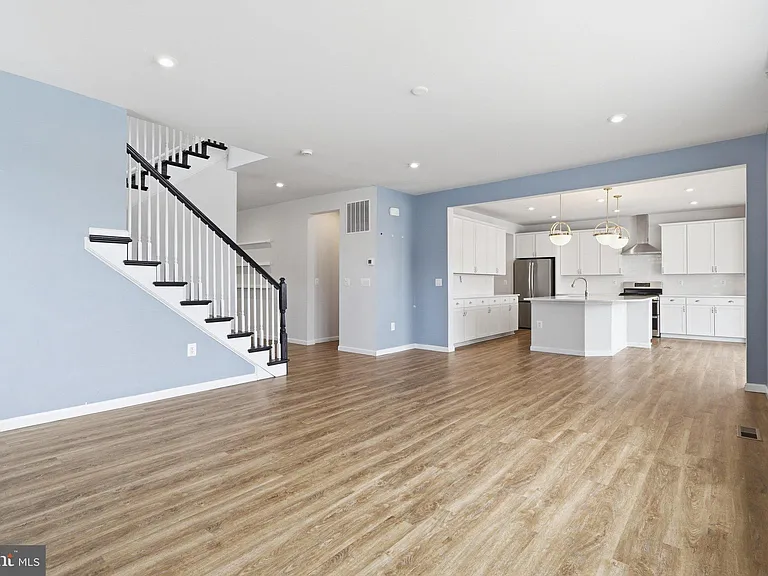 10302 Spotswood Dr — Photo 9