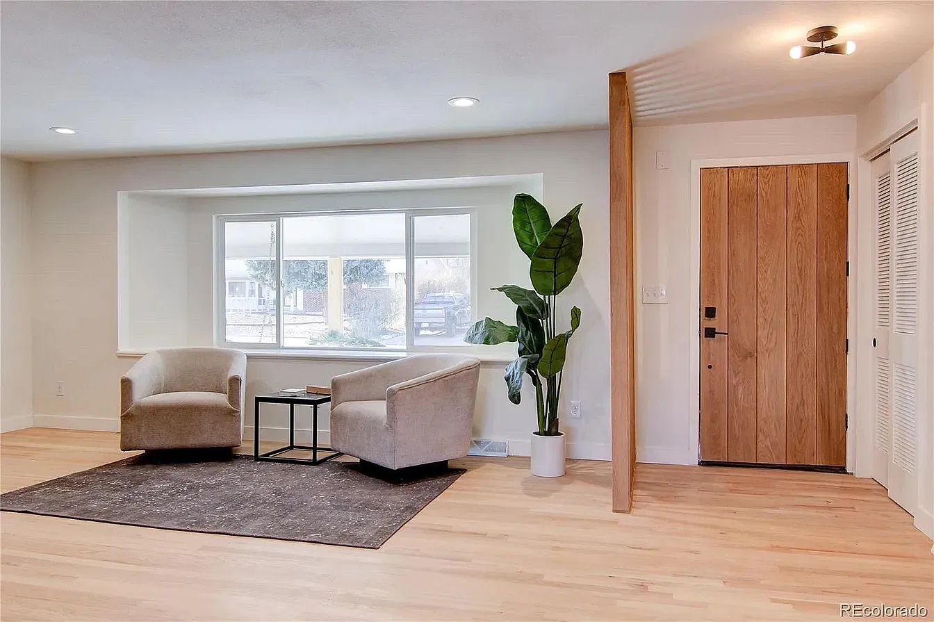 5 bed, 3064 sqft, $4,750 — Photo 2